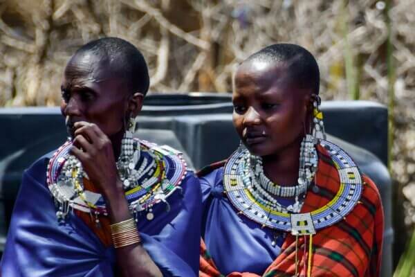 Spleen, une photo captivante de deux femmes Massaï en Tanzanie.